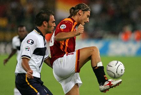 巴甲弗鲁米嫩塞主场采用狗狗球童，鼓励球迷去领养宠物